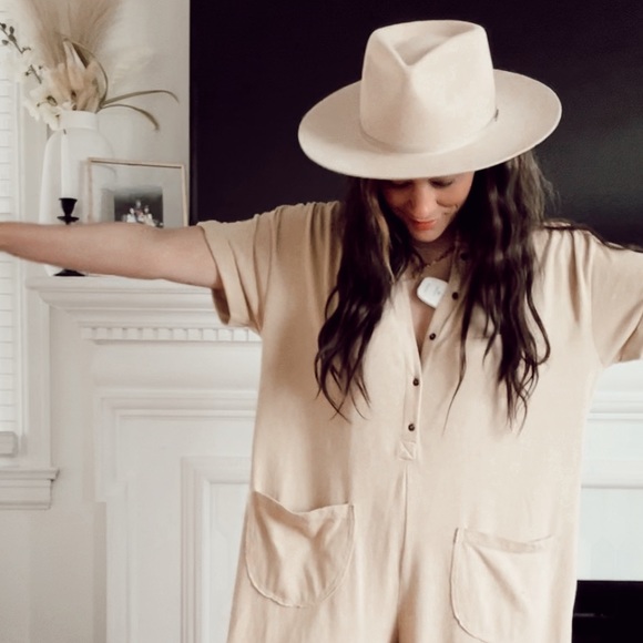 Meet your Posher, Casey - Picture 1 of 1